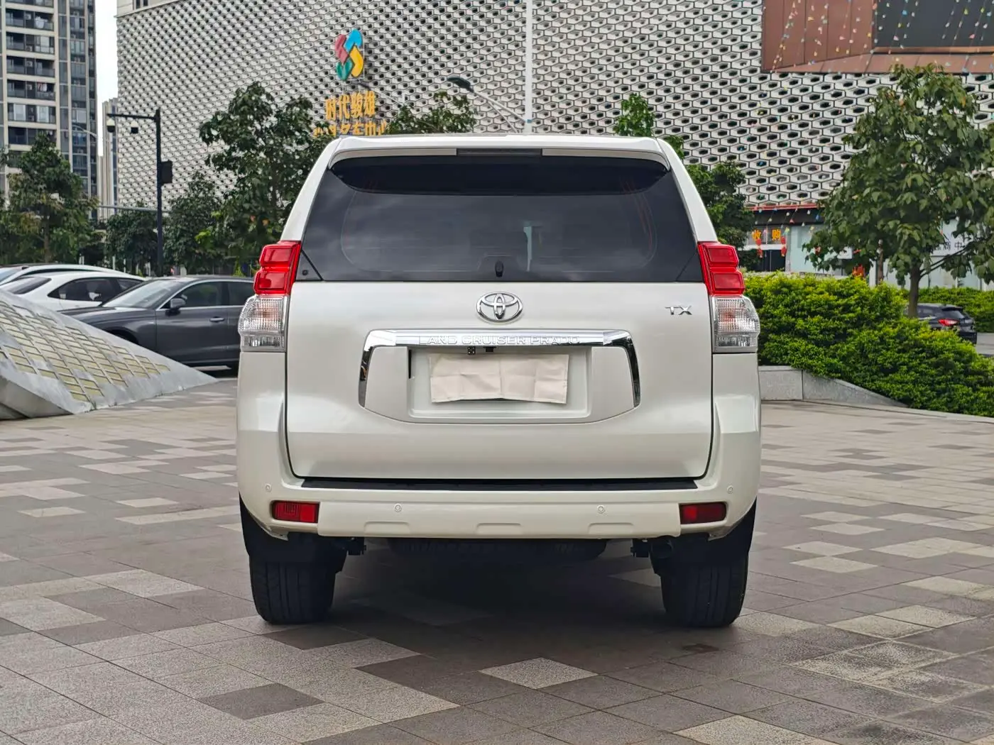 Toyota Prado 2010 — Photo 3/17