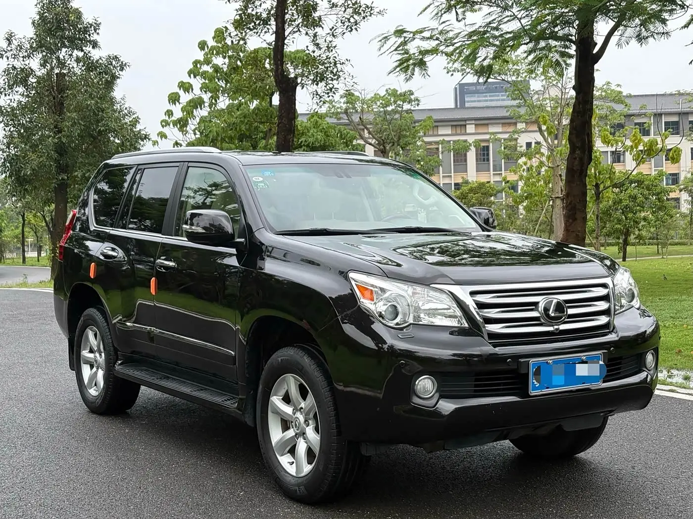 Lexus GX 2013 — Photo 3/9