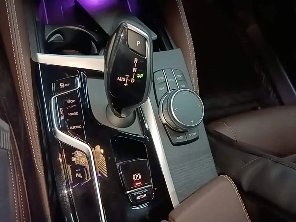 BMW 5 Series New Energy 2023 — Фото 14/20