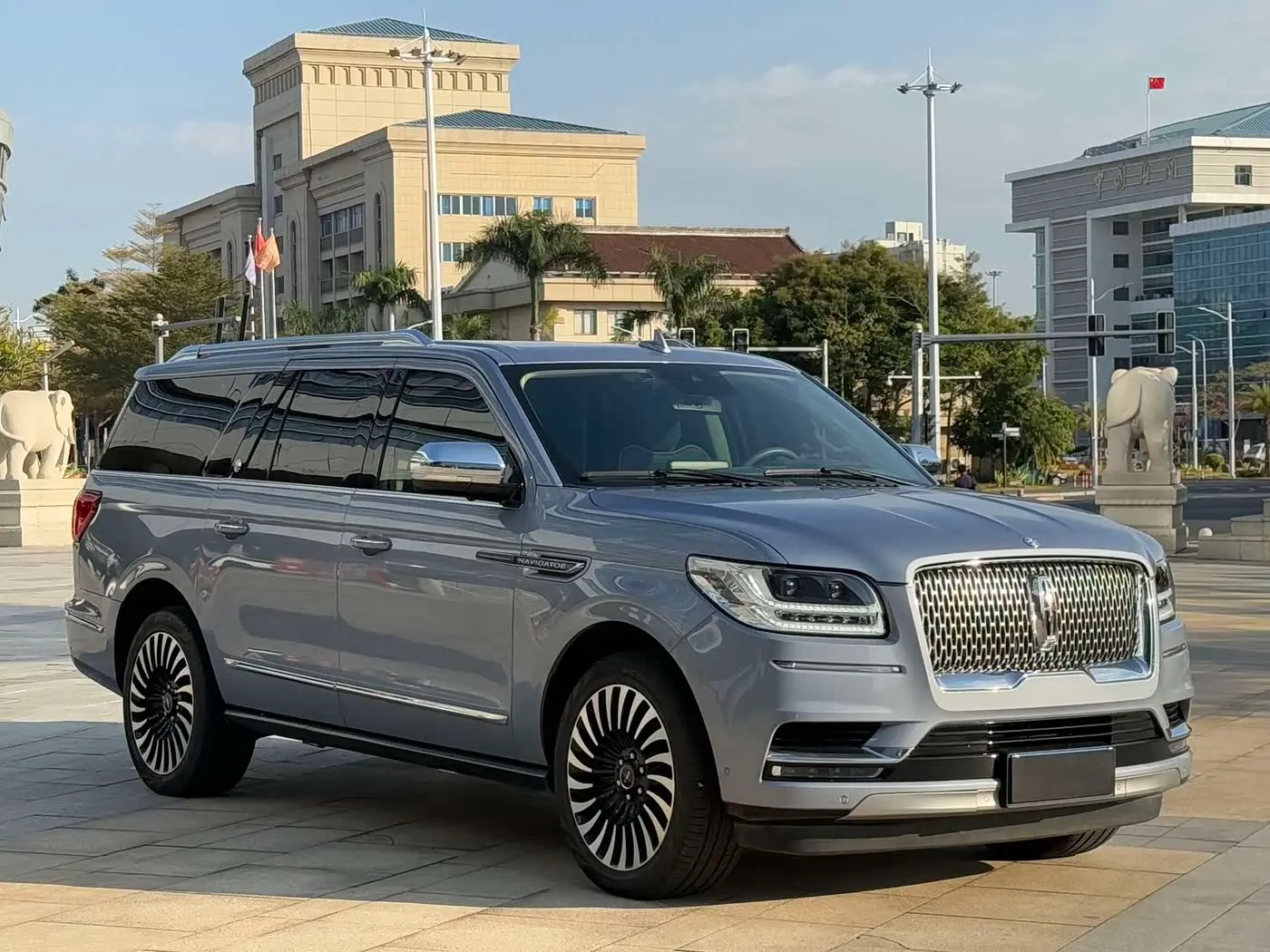 Lincoln Navigator 2022 — Фото 3/17