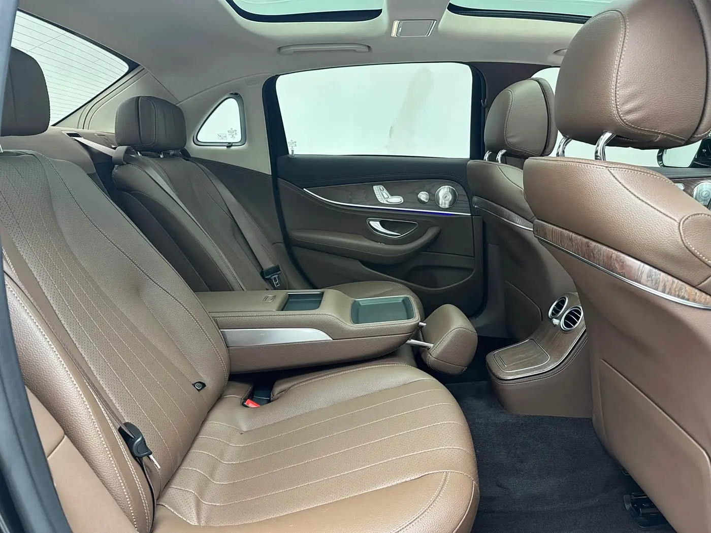 Mercedes-Benz E-Class 2022 — Фото 8/20
