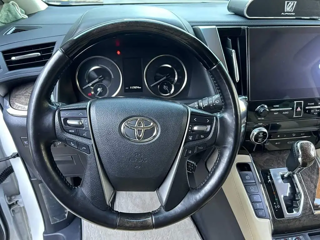 Toyota Alphard 2021 — Photo 13/15