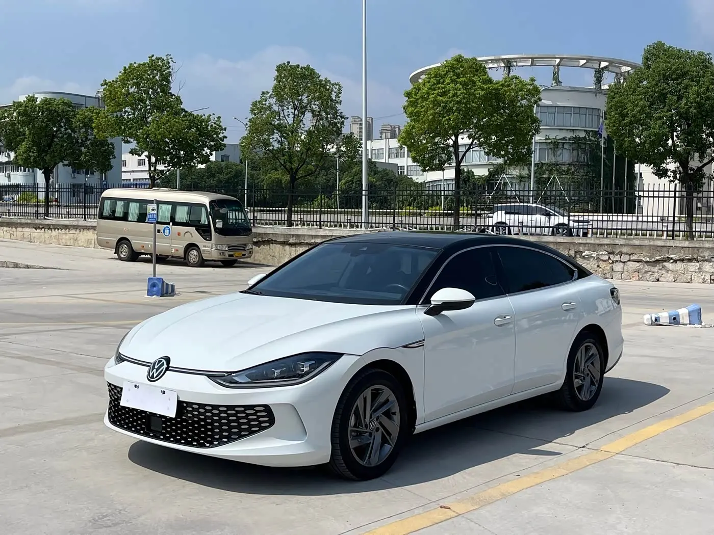 Volkswagen Lamando 2024 — Photo 2/19