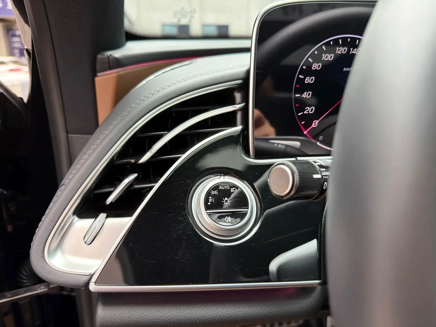 Mercedes-Benz E-Class 2025 — Photo 15/18