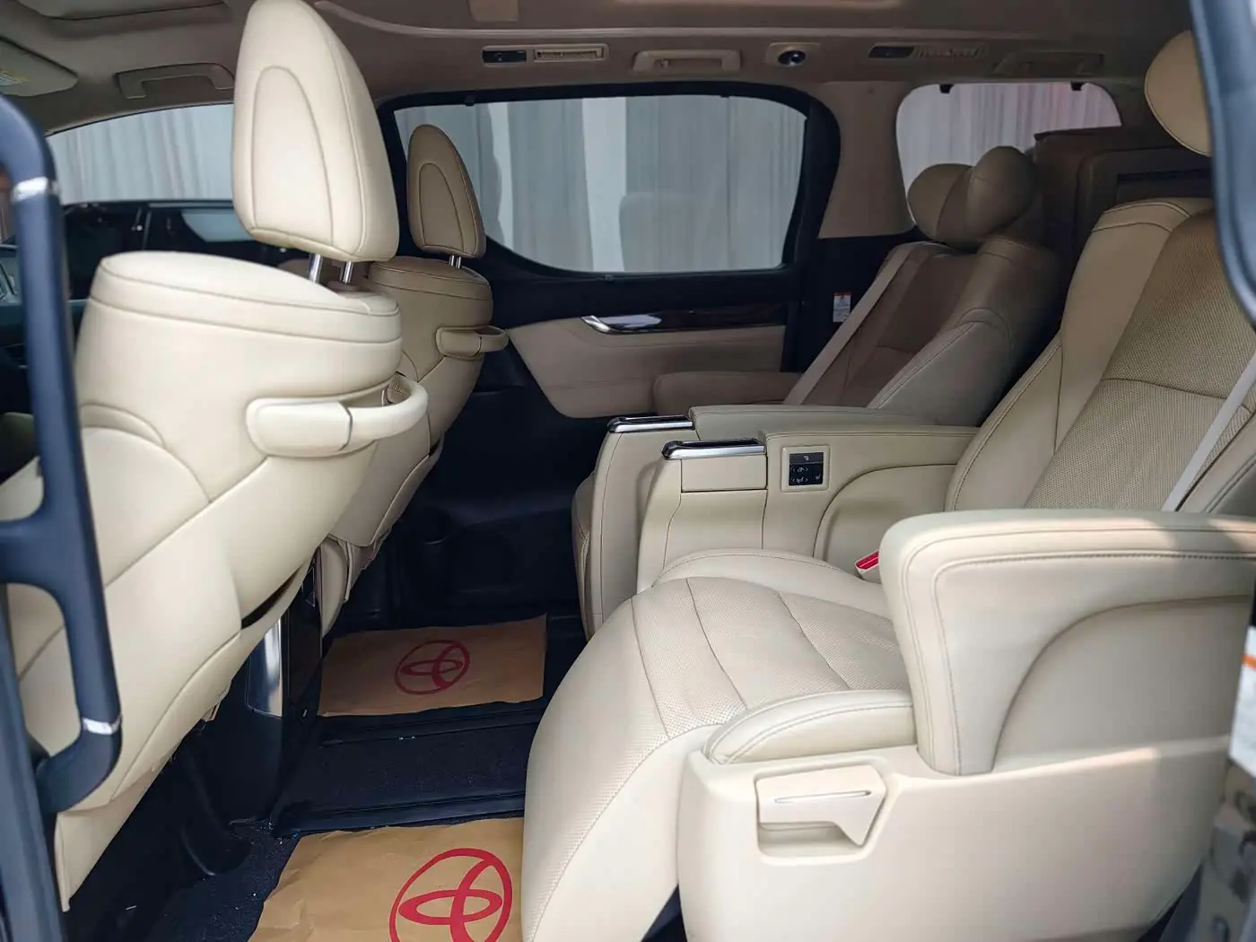 Toyota Alphard 2020 — Photo 6/12