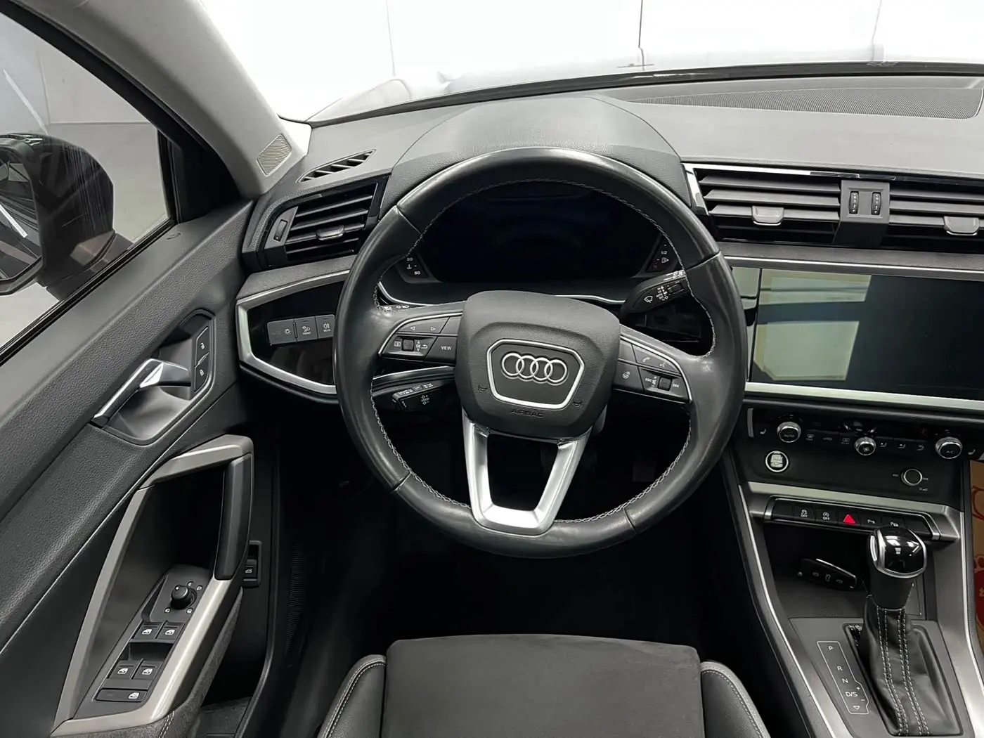 Audi Q3 2022 — Фото 10/20