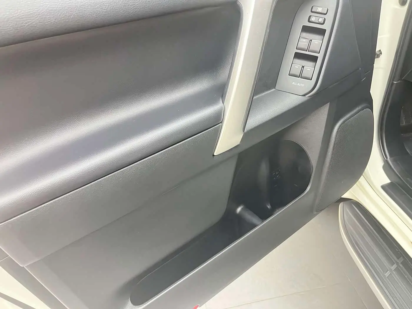 Toyota Prado 2018 — Photo 5/20