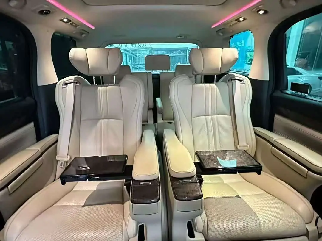 Toyota Vellfire 2021 — Photo 7/10