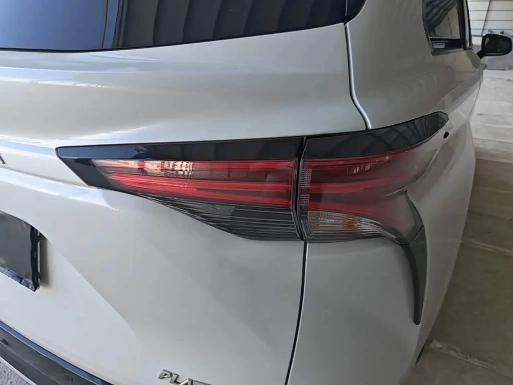 Toyota Sienna 2023 — Photo 8/20