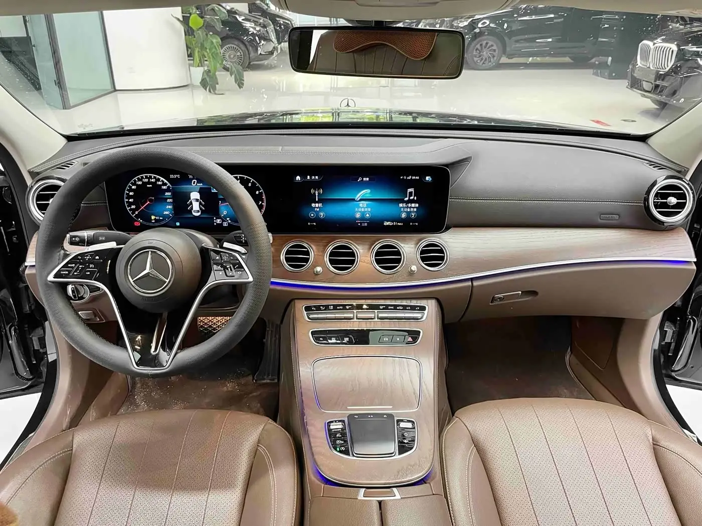 Mercedes-Benz E-Class 2023 — Photo 5/20
