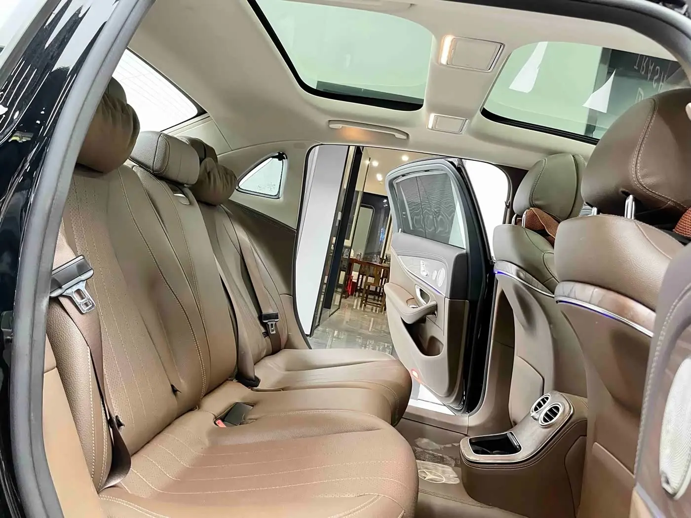 Mercedes-Benz E-Class 2023 — Photo 8/20