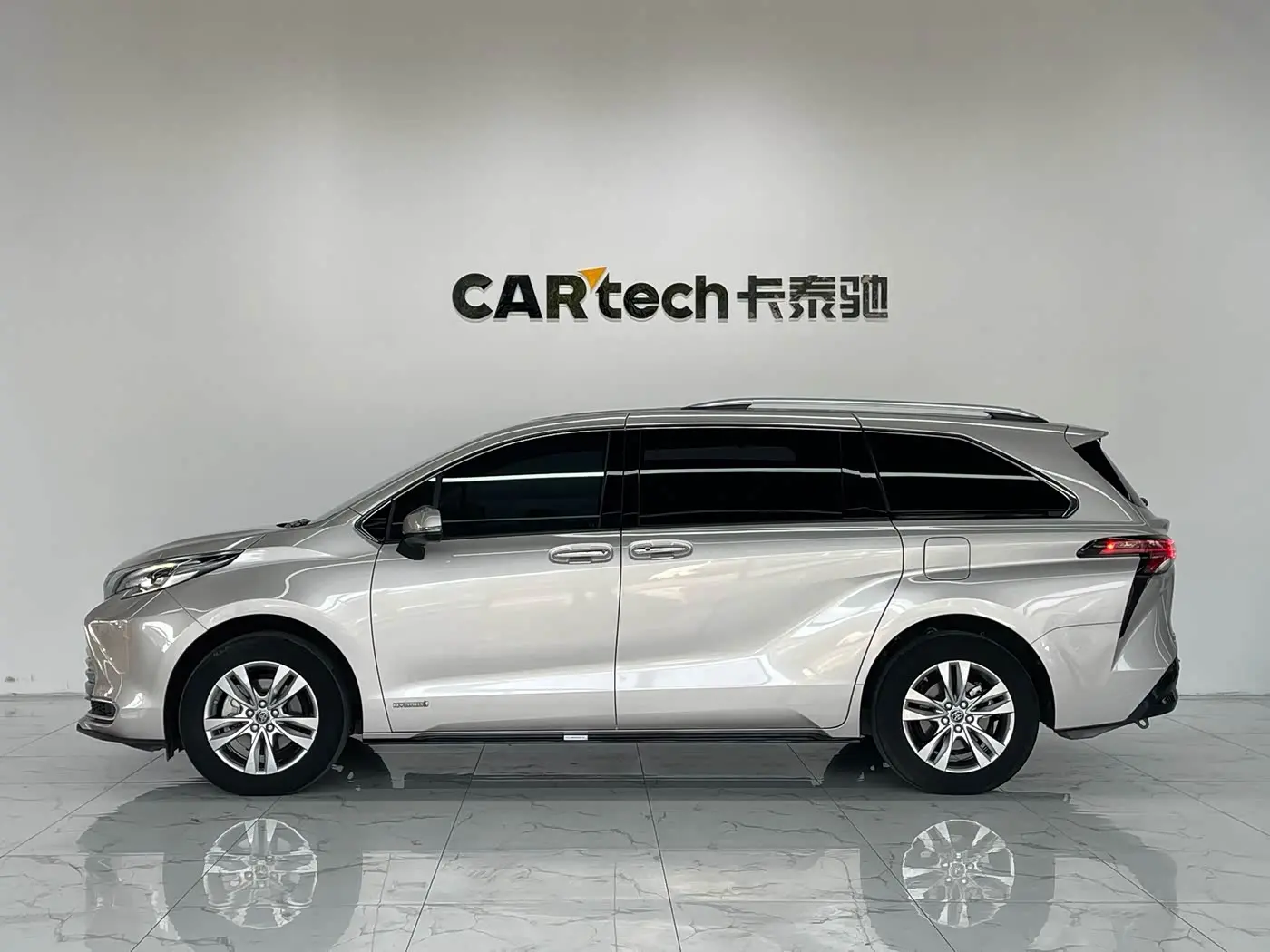 Toyota Sienna 2022 — Photo 4/20