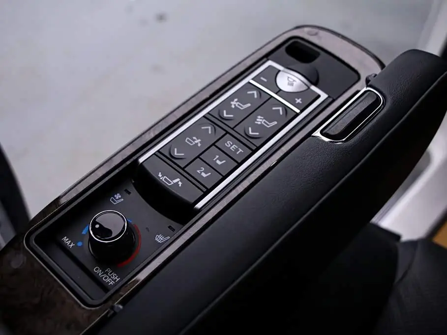 Toyota Vellfire 2020 — Photo 18/20