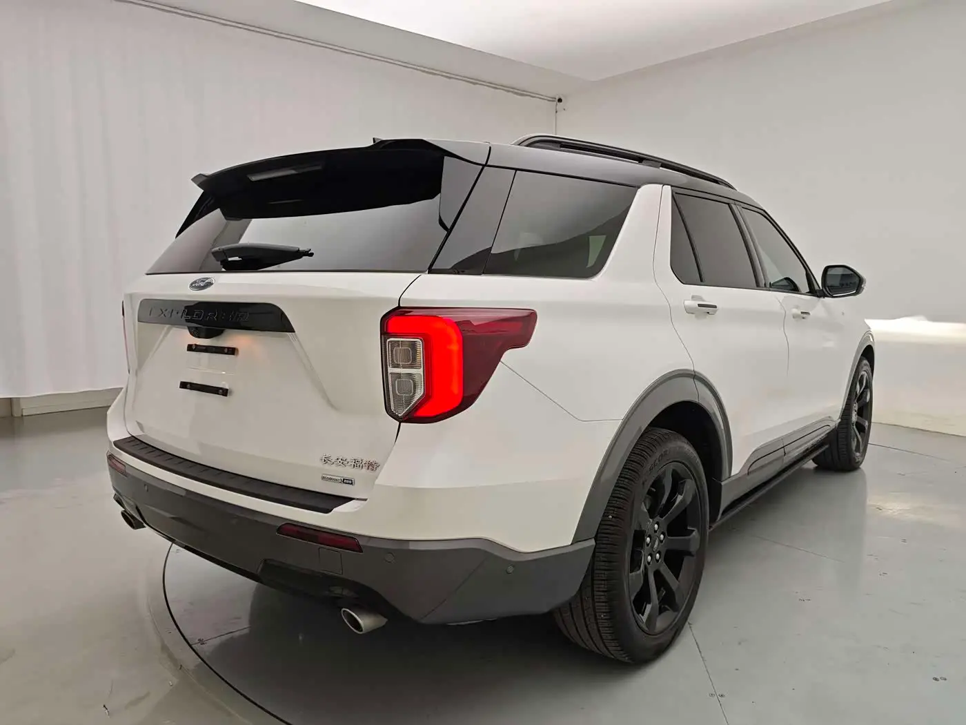Ford Explorer 2020 — Photo 13/20