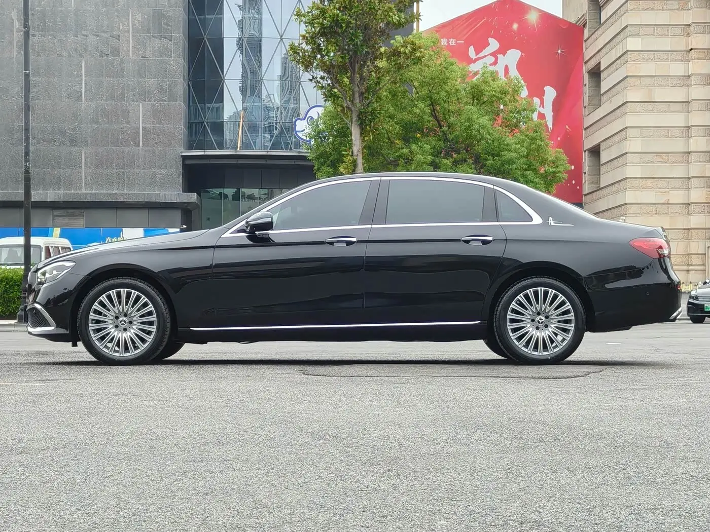 Mercedes-Benz E-Class 2023 — ფოტო 7/20