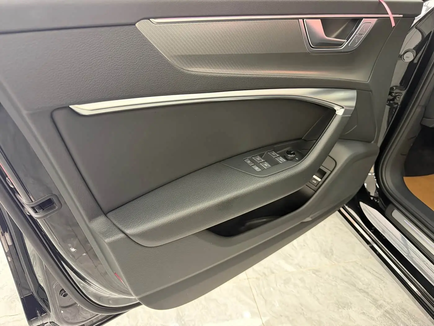 Audi A6L 2023 — Photo 9/14