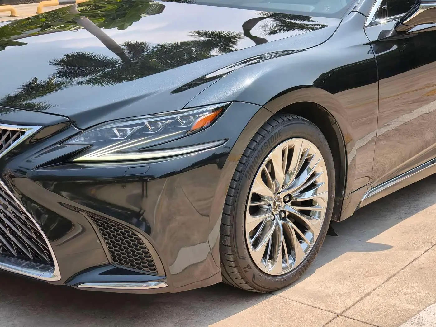 Lexus LS 2018 — Photo 7/17