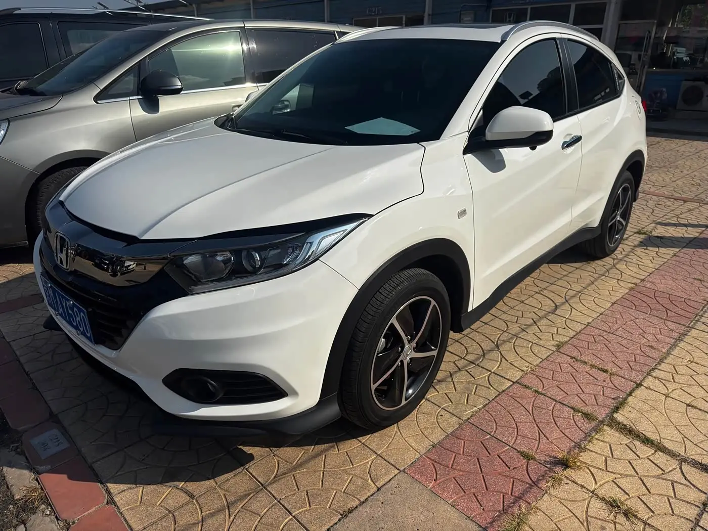 Honda Vezel 2022 — Photo 1/19