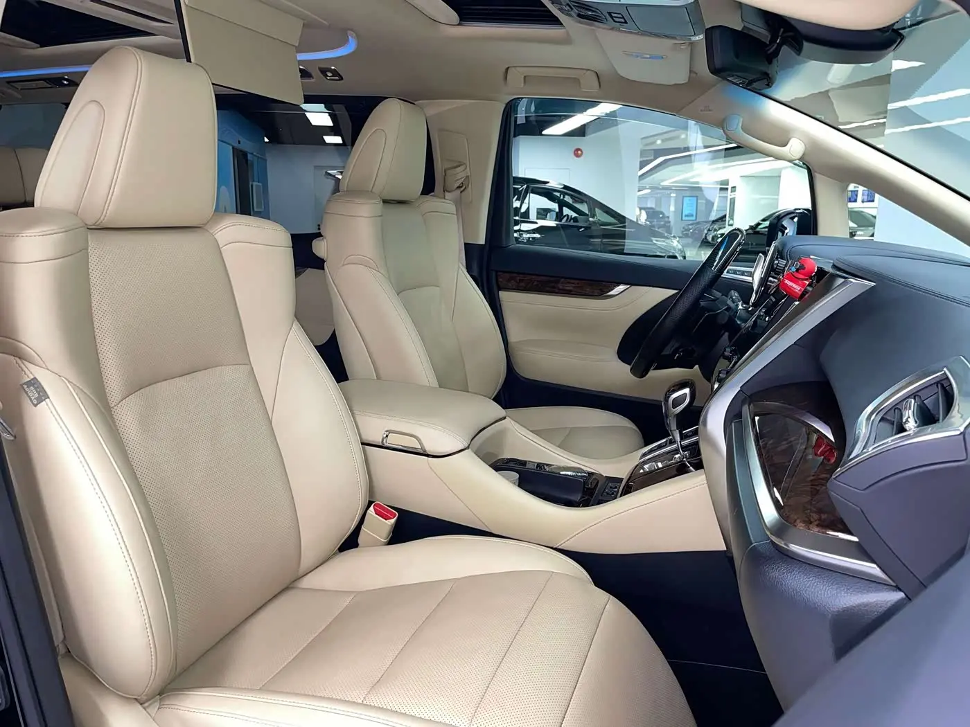 Toyota Alphard 2022 — Фото 8/14