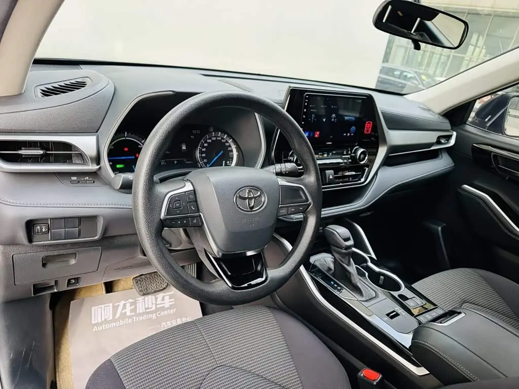 Toyota Highlander 2022 — Фото 9/20