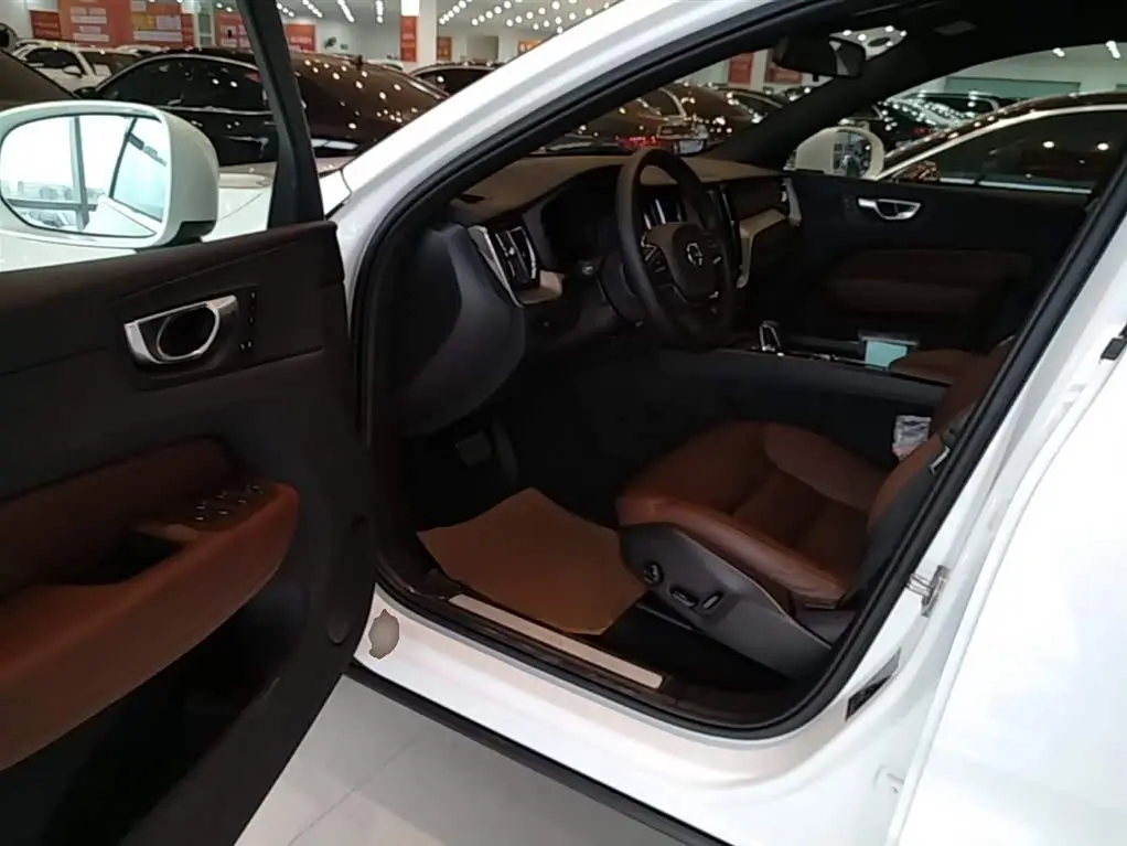 Volvo XC60 2026 — Photo 15/20