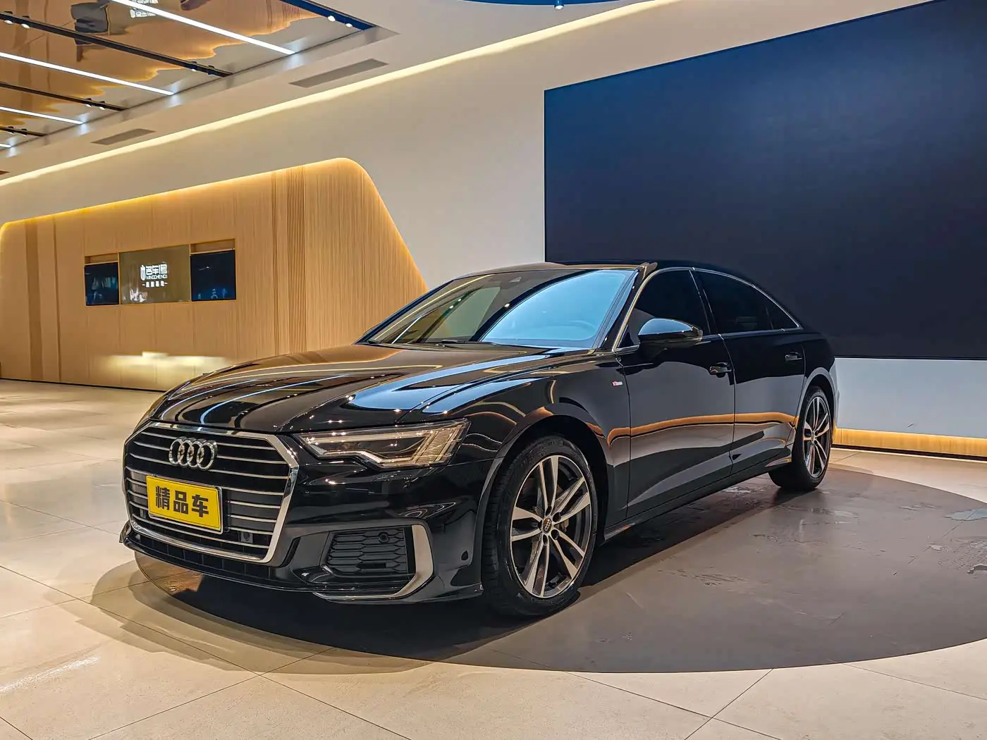 Audi A6L 2020 — Фото 1/13