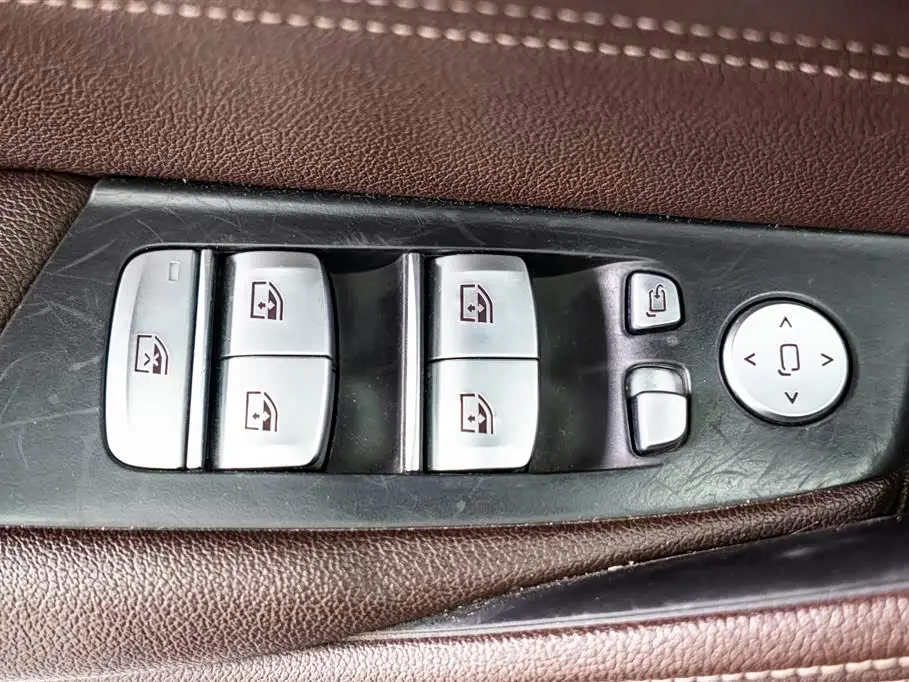 BMW 5 Series 2022 — Photo 19/20