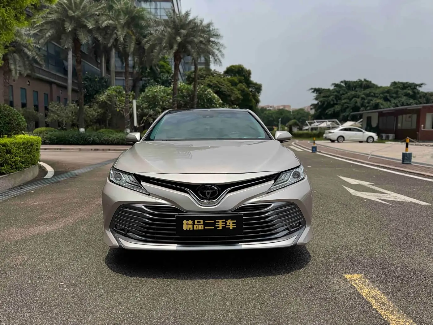 Toyota Camry 2019 — Photo 2/15