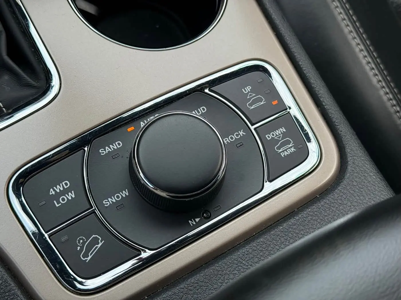 Jeep Grand Cherokee 2017 — Фото 14/15