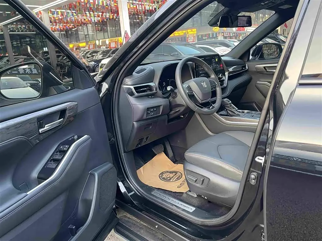 Toyota Crown Kluger 2025 — Photo 12/20