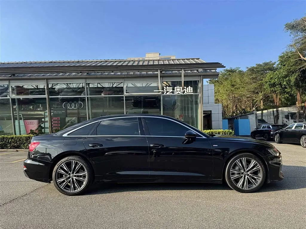 Audi A6L 2021 — Photo 3/11