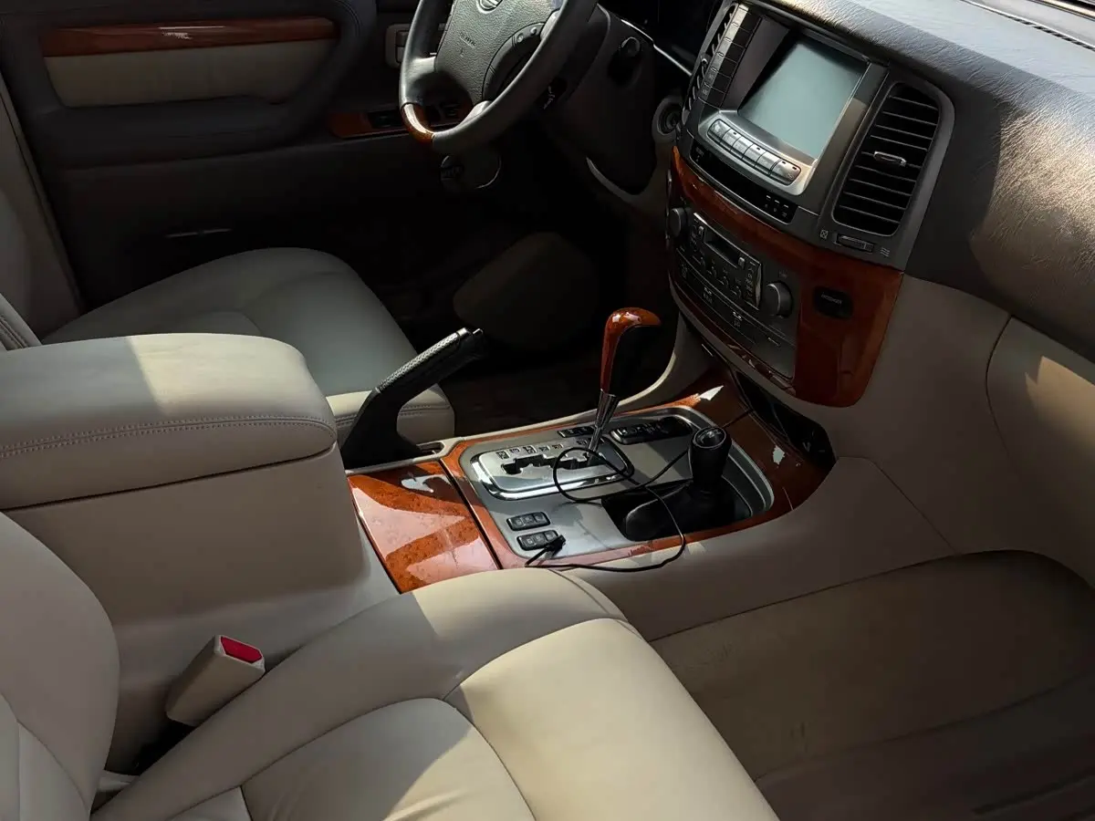 Lexus LX 2008 — Photo 11/14
