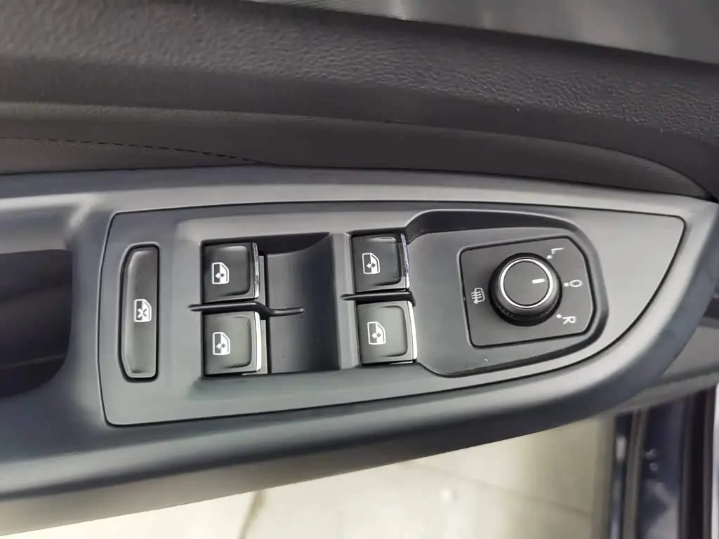 Volkswagen Passat 2025 — Photo 9/20