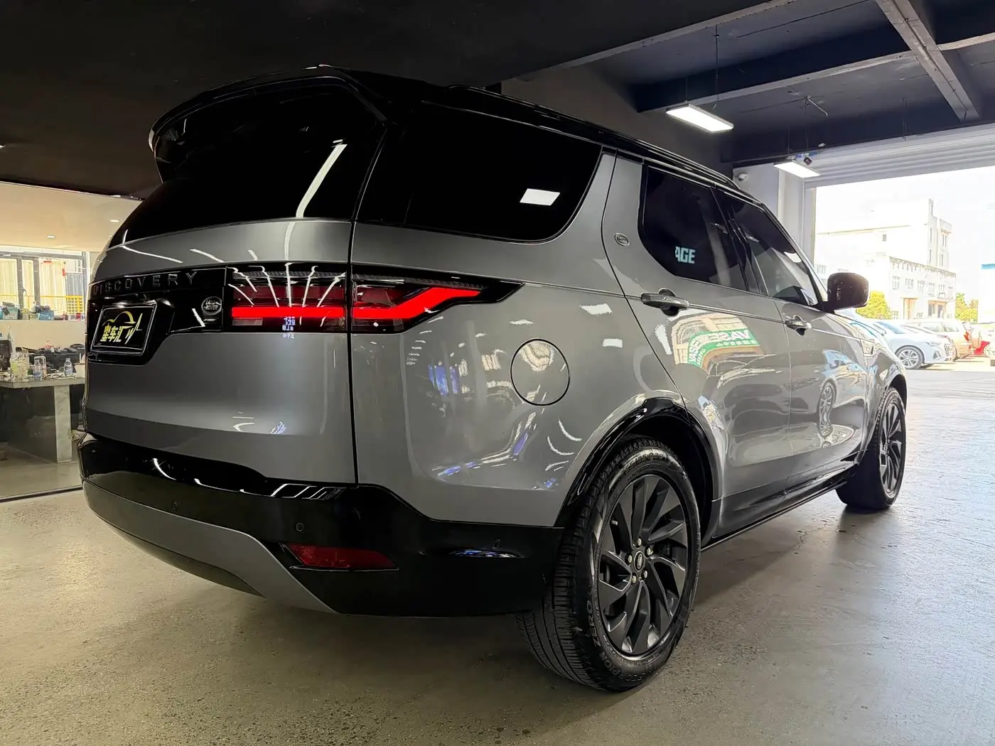 Land Rover Discovery 2022 — Photo 16/20