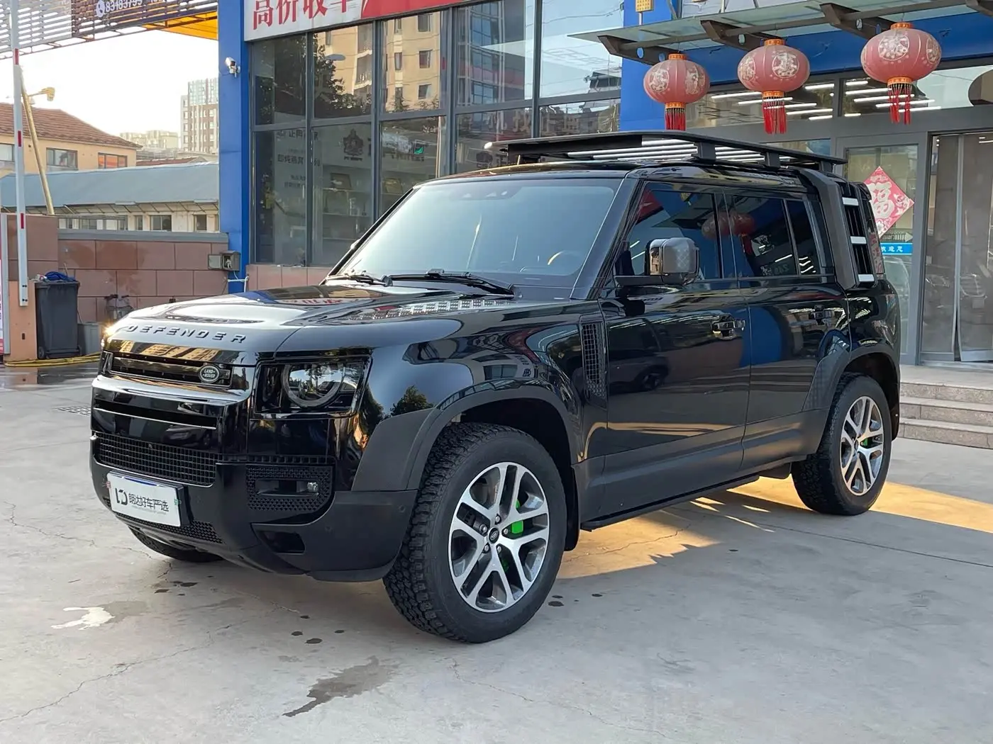 Land Rover Defender 2021 — Фото 1/10