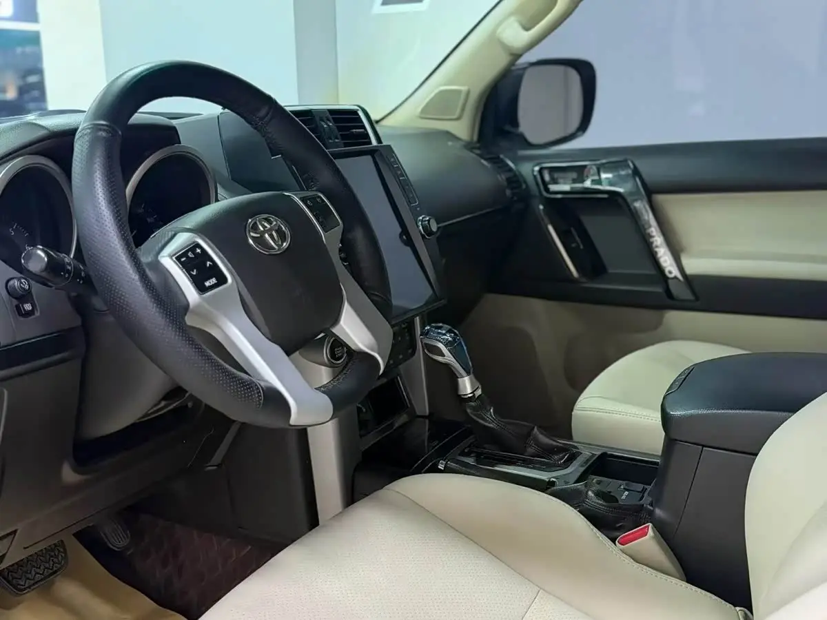 Toyota Prado 2011 — ფოტო 4/19