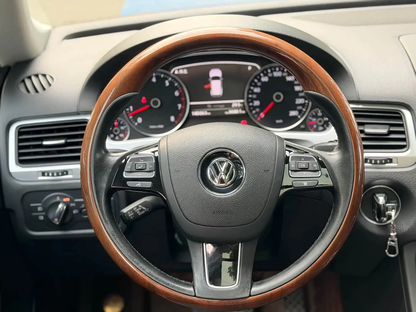 Volkswagen Touareg 2015 — Photo 13/19