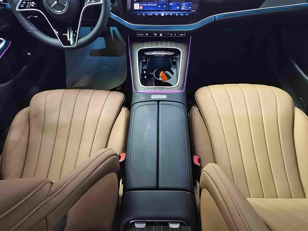 Mercedes-Benz E-Class 2025 — Фото 13/19