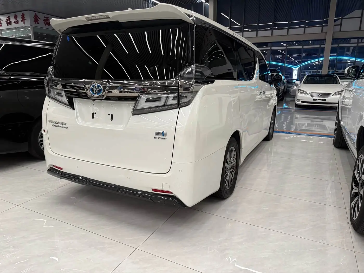 Toyota Vellfire 2021 — Photo 9/10