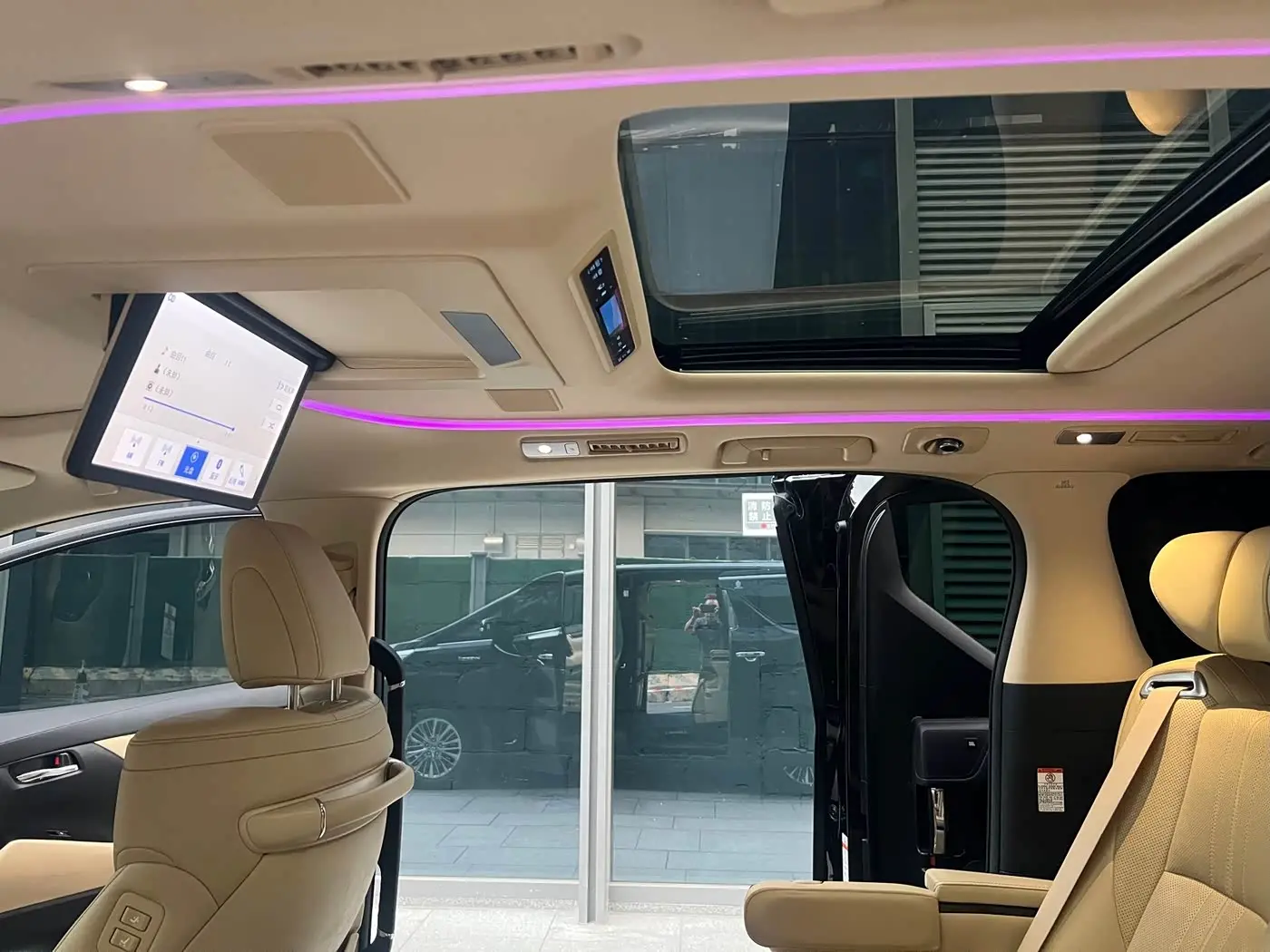 Toyota Vellfire 2020 — Photo 14/18