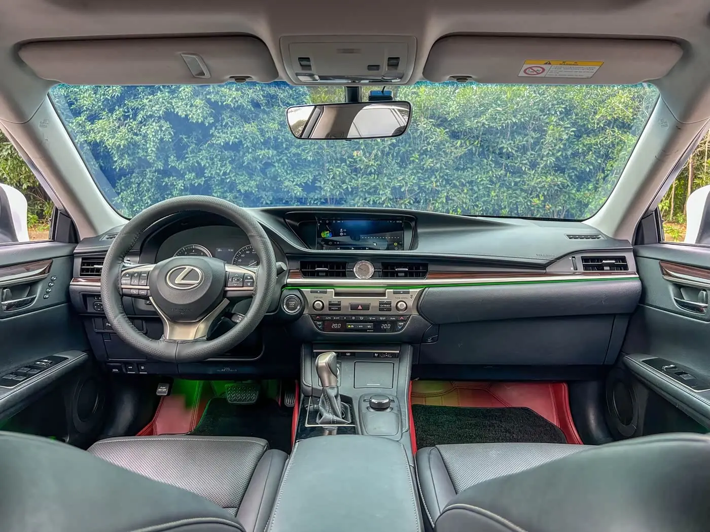 Lexus ES 2015 — Photo 8/15