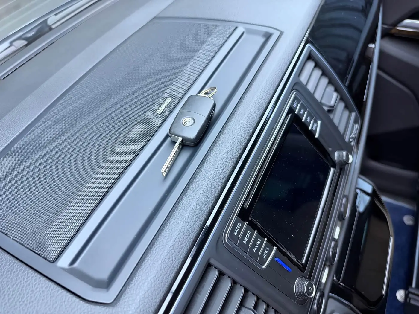 Volkswagen Multivan 2019 — Photo 6/9