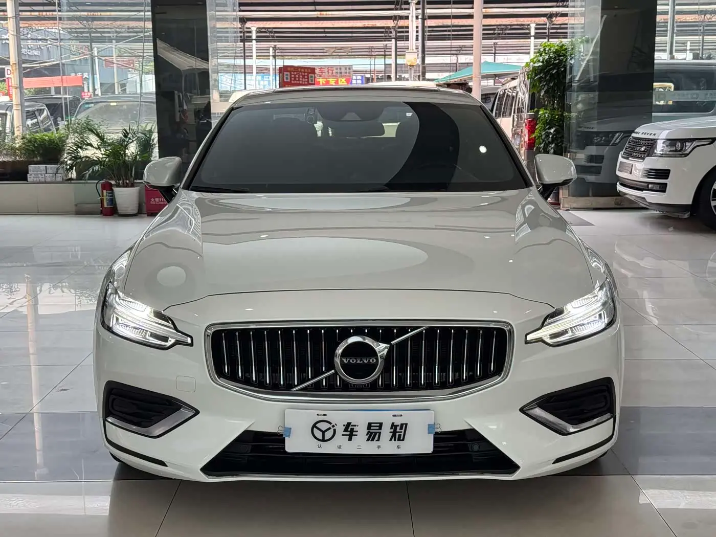 Volvo S60 2021 — Фото 2/17