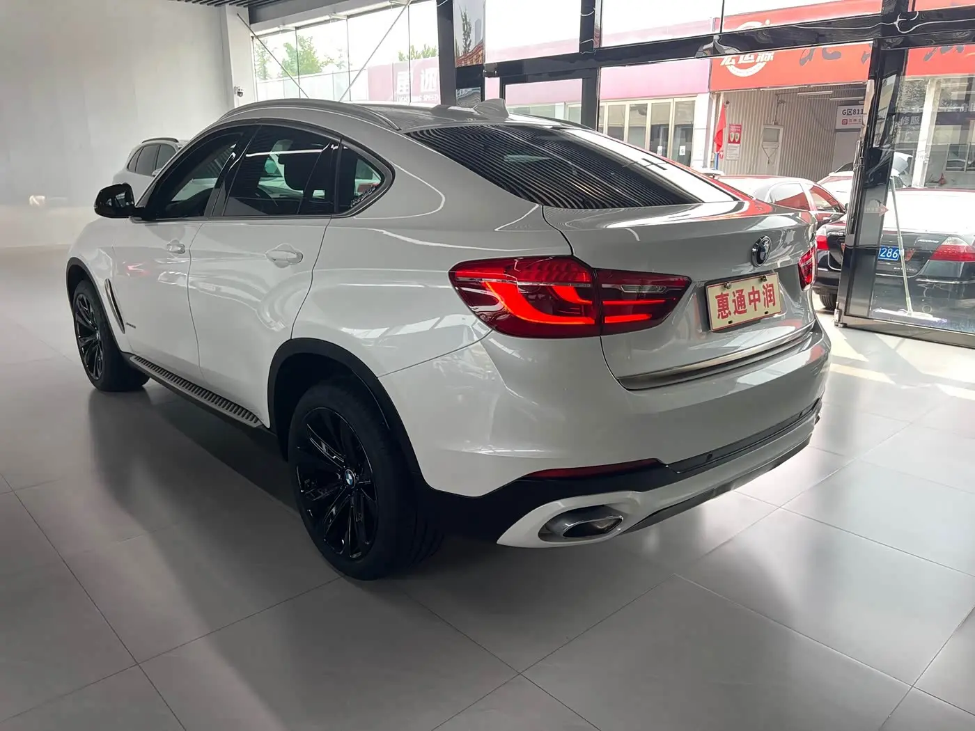 BMW X6 2019 — Photo 6/20