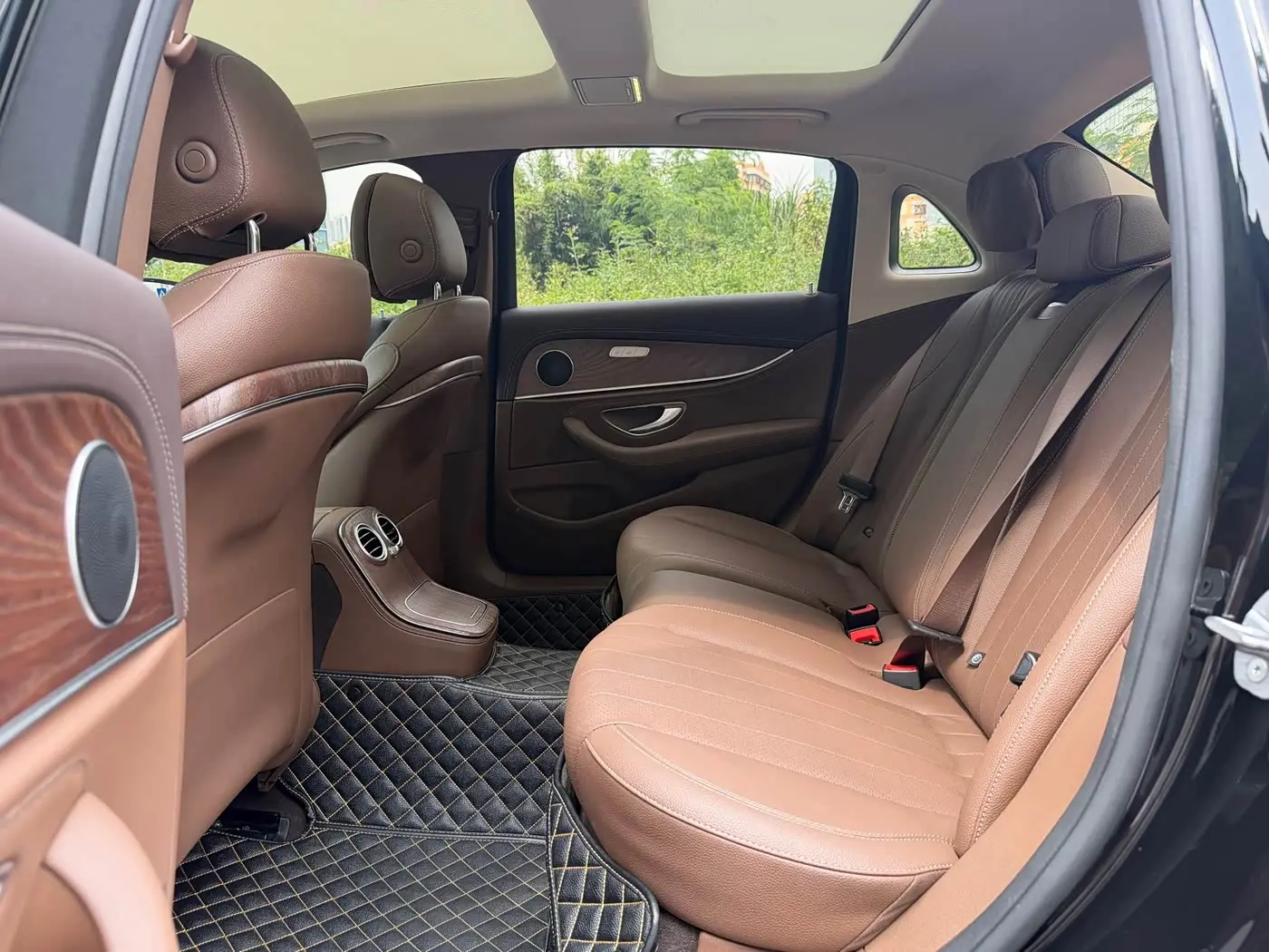 Mercedes-Benz E-Class 2023 — Фото 7/11