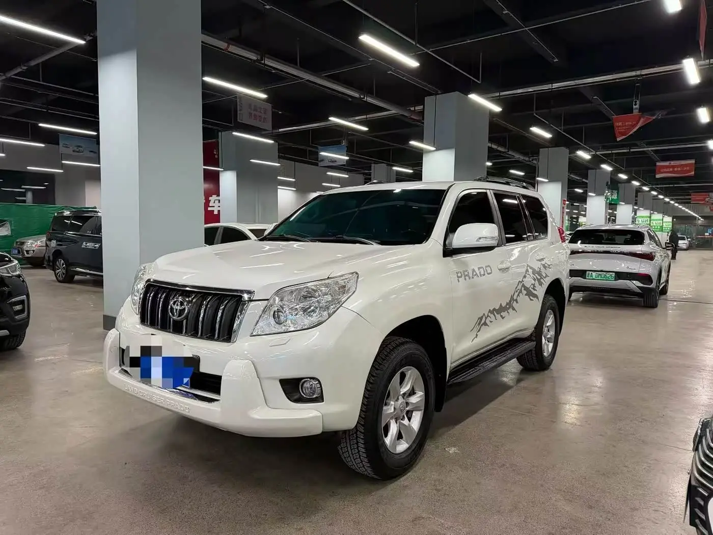 Toyota Prado 2013 — Photo 1/9