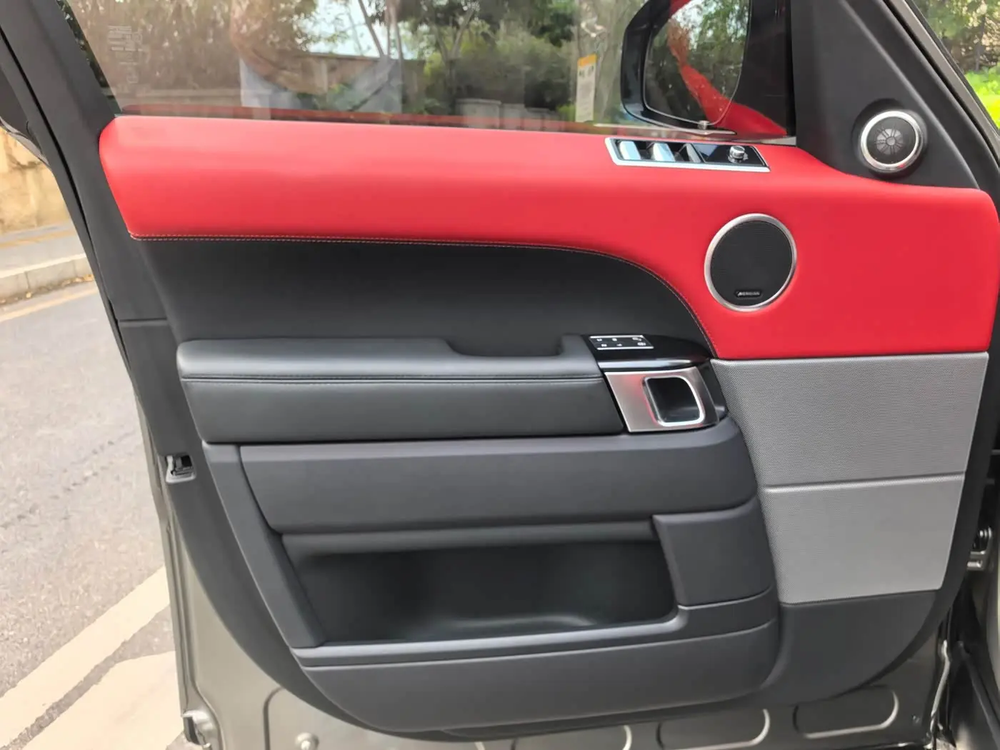 Land Rover Range Rover Sport 2018 — Photo 9/18