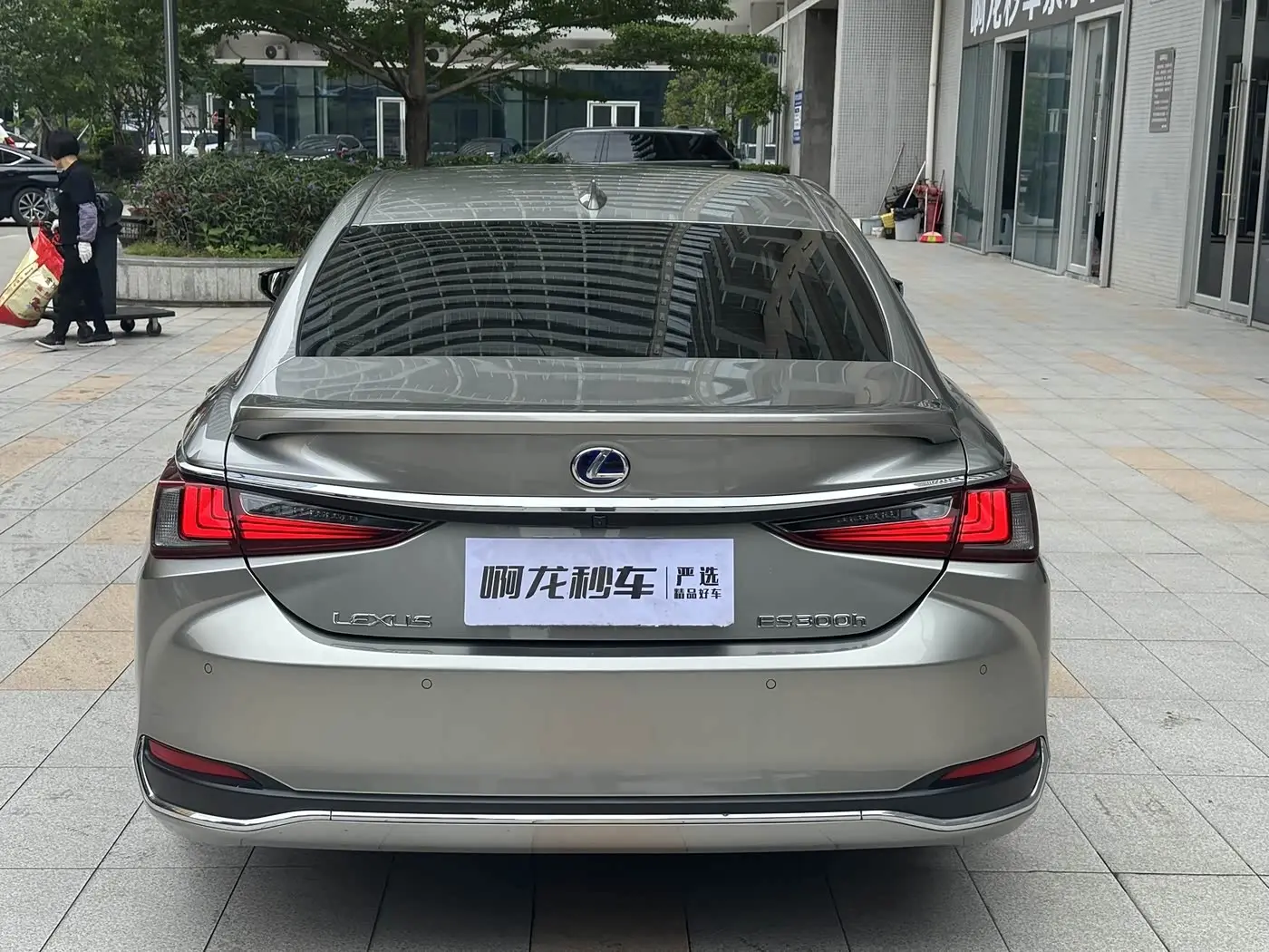 Lexus ES 2020 — Фото 19/20