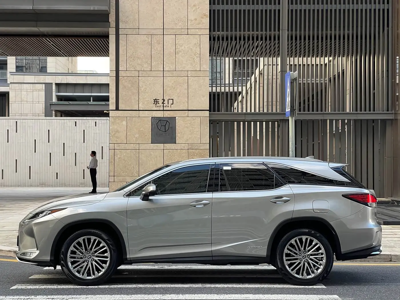 Lexus RX 2020 — Photo 4/20