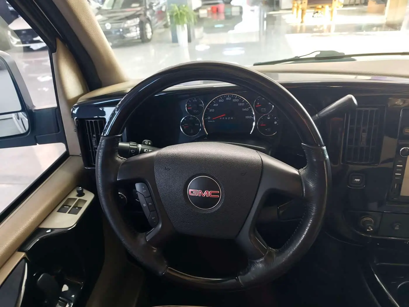 GMC Savana 2015 — Фото 16/20